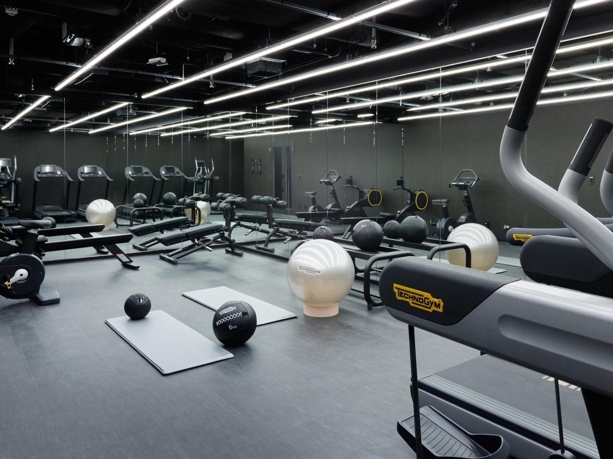 Mitsui Garden Hotel Roppongi Tokyo Premier Kültér fotó The gym at The Standard East Village