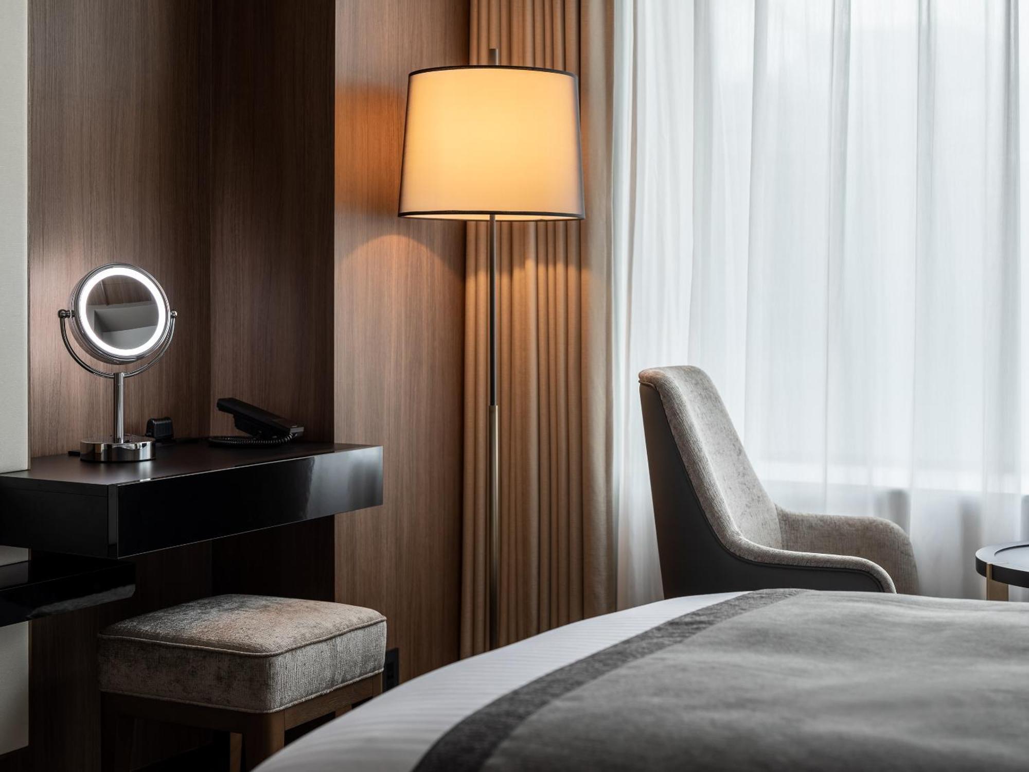 Mitsui Garden Hotel Roppongi Tokyo Premier Kültér fotó A floor lamp